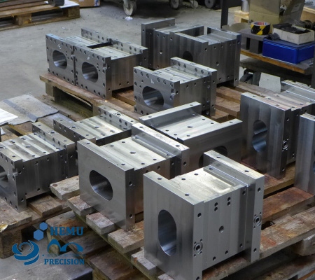 segmented extruder barrels and liners